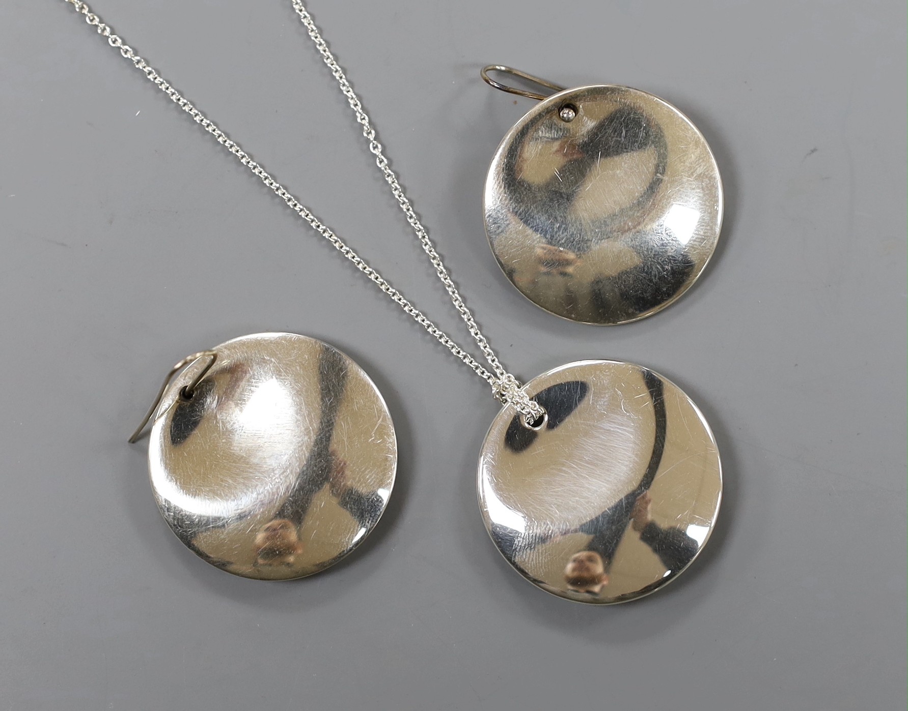 A pair of modern Elsa Peretti for Tiffany & Co sterling disc earrings, 30mm and a matching pendant necklace, both with pouch and box.